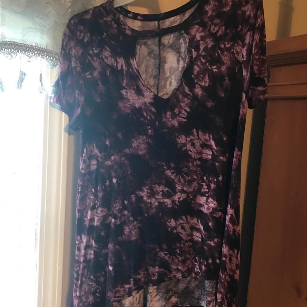 Hi-Lo top. super cute w/ skinny jeans. very soft!